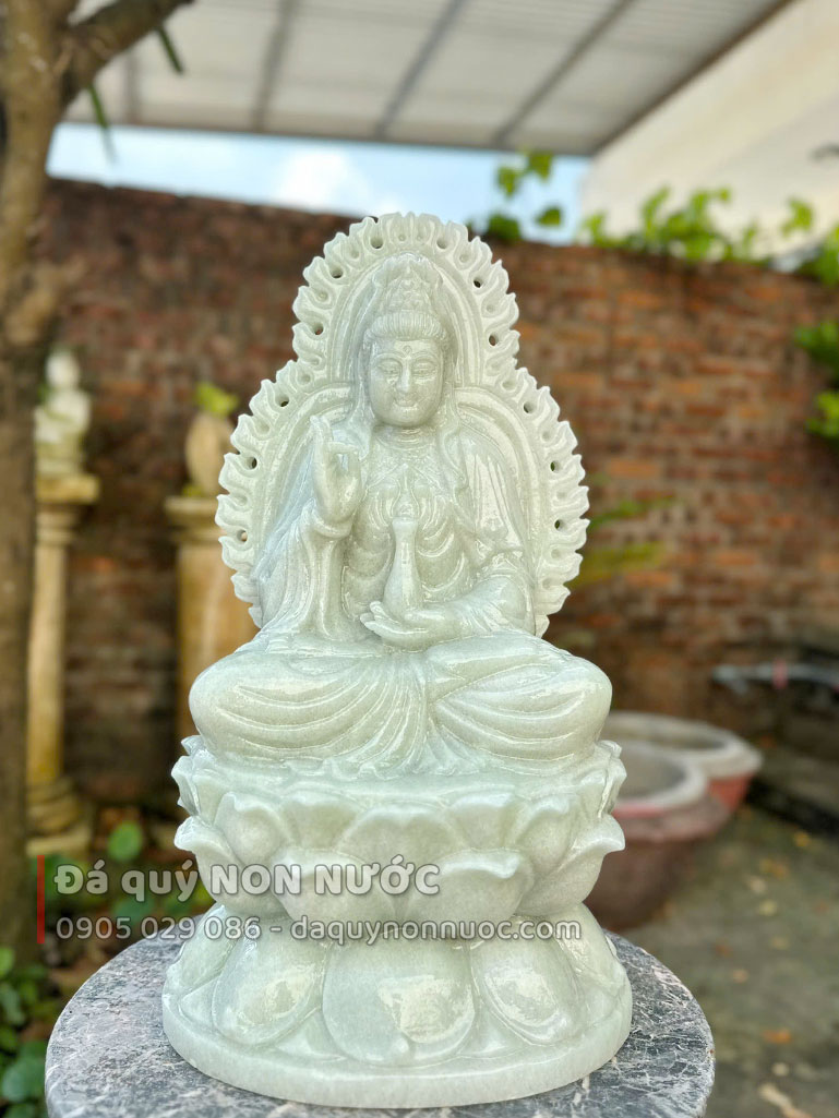 tuong phat xanh ngoc